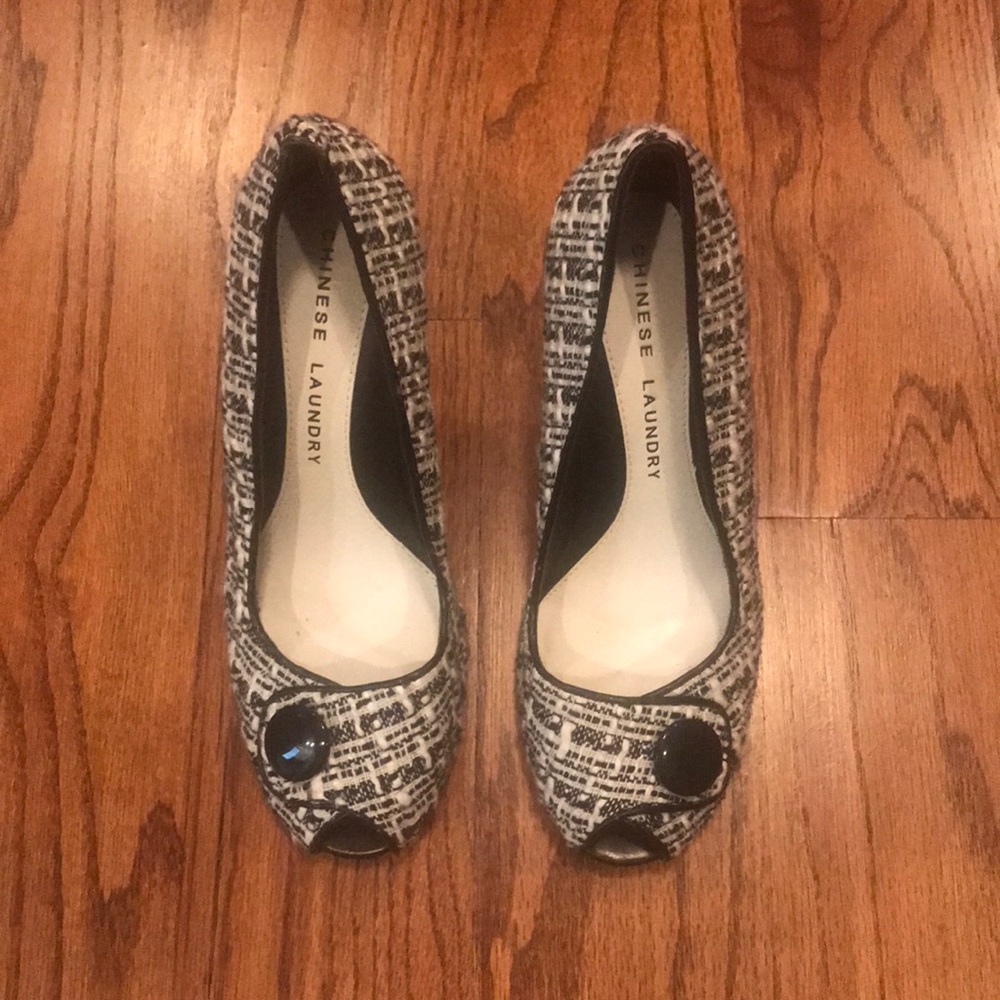 Beautiful Chinese Laundry Black & White Twill. NWT